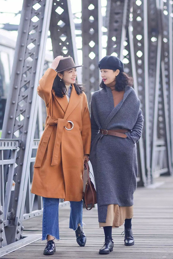 Hai người phụ nữ khác biệt thế hệ này sẽ giúp bạn tìm ra “chìa khóa” mặc đẹp dù ở bất cứ ngưỡng tuổi nào