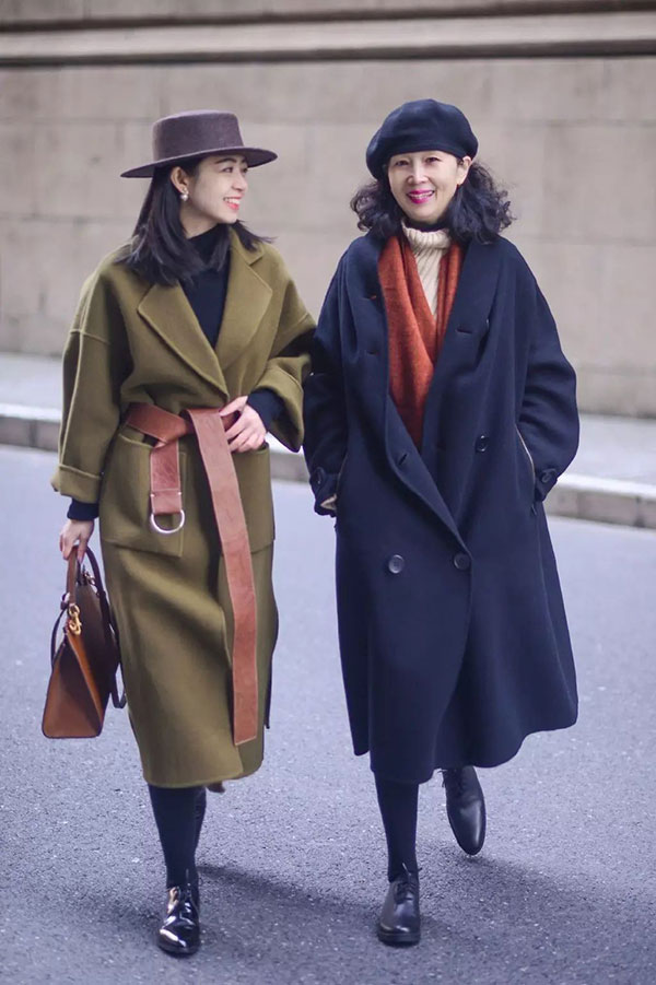 Hai người phụ nữ khác biệt thế hệ này sẽ giúp bạn tìm ra “chìa khóa” mặc đẹp dù ở bất cứ ngưỡng tuổi nào