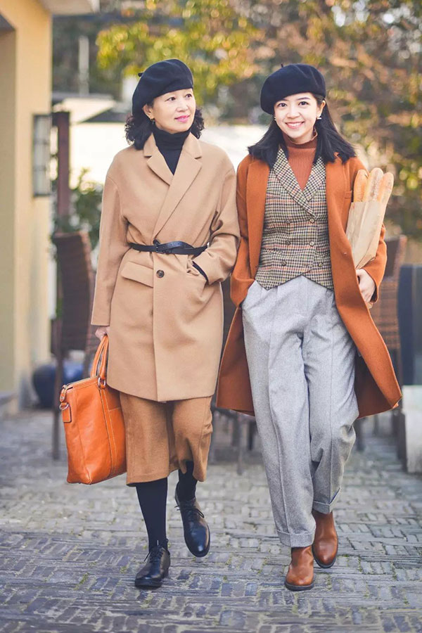 Hai người phụ nữ khác biệt thế hệ này sẽ giúp bạn tìm ra “chìa khóa” mặc đẹp dù ở bất cứ ngưỡng tuổi nào