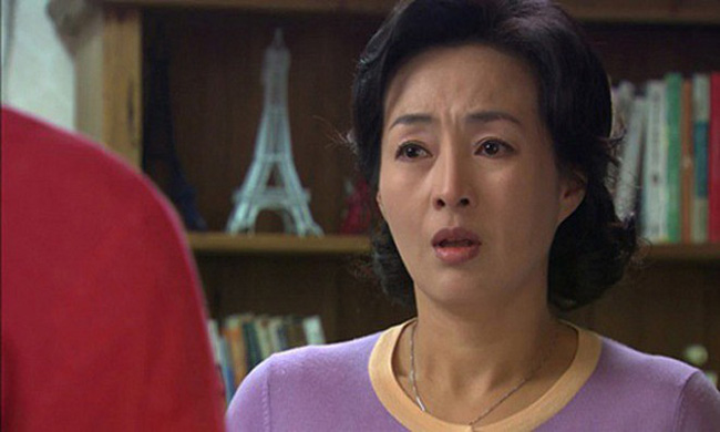 Mẹ chồng khó chịu vì con trai đưa hết lương cho vợ nhưng lại nói thế này khi con gái vạch tội con rể có quỹ đen