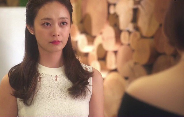 Biết rõ chồng sắp cưới bắt cá hai tay nhưng cô gái vẫn đồng ý kết hôn để chờ làm việc này giữa lễ đường