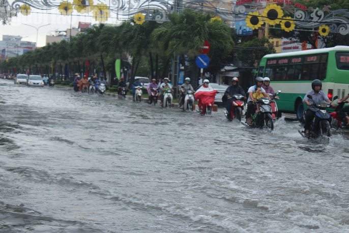 Bạc Liêu ngập kỷ lục, Cà Mau bè cá bị trôi do bão số 1