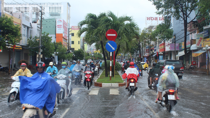 Bạc Liêu ngập kỷ lục, Cà Mau bè cá bị trôi do bão số 1