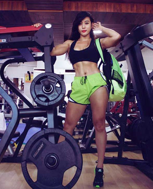 5 cô gái Việt nổi tiếng trên mạng vì có cơ bắp cuồn cuộn như đàn ông
