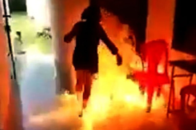Châm lửa đốt con người tình chỉ vì bị đuổi ra khỏi nhà