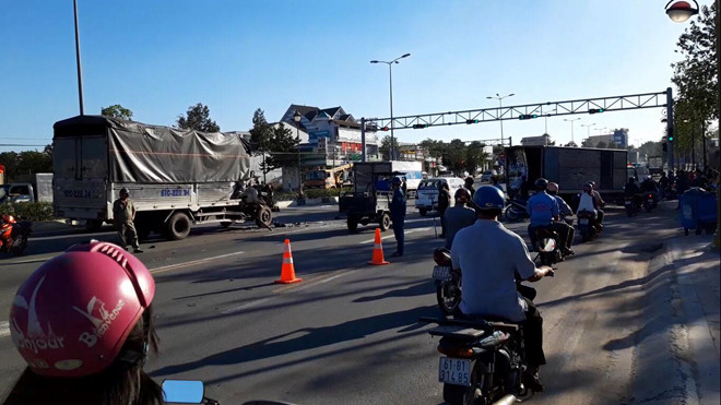 Lại xảy ra vụ tông xe khi dừng đèn đỏ, 6 người bị thương