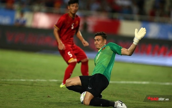 Đặng Văn Lâm bị đánh vì không đi nhậu giống Công Vinh