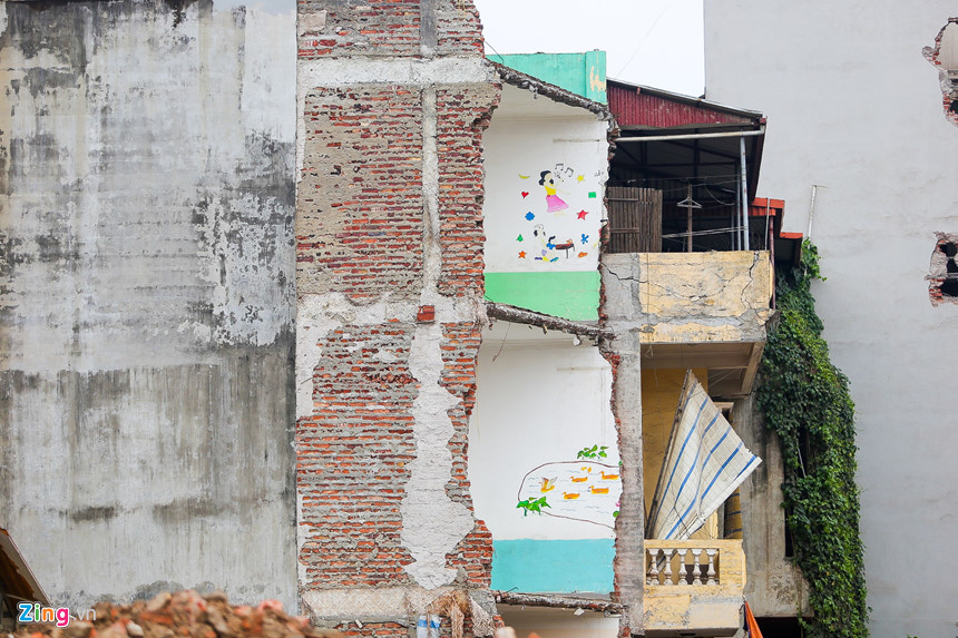 Nhà siêu mỏng, kỳ dị bên con đường nghìn tỷ mới ở Hà Nội