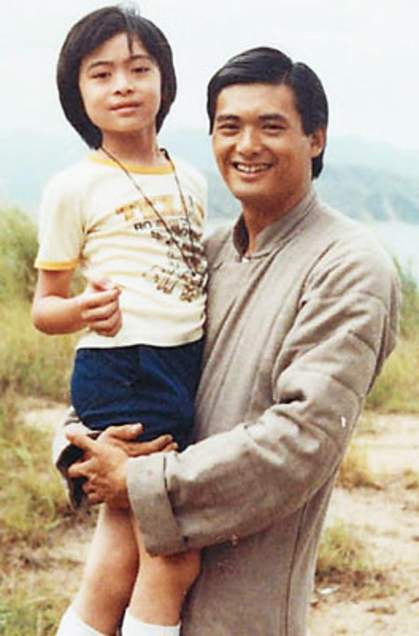 Loạt ảnh đáng giá ngàn vàng của sao Hoa ngữ ngày xưa: Không ngờ Song Hye Kyo là fan ruột của Trương Quốc Vinh