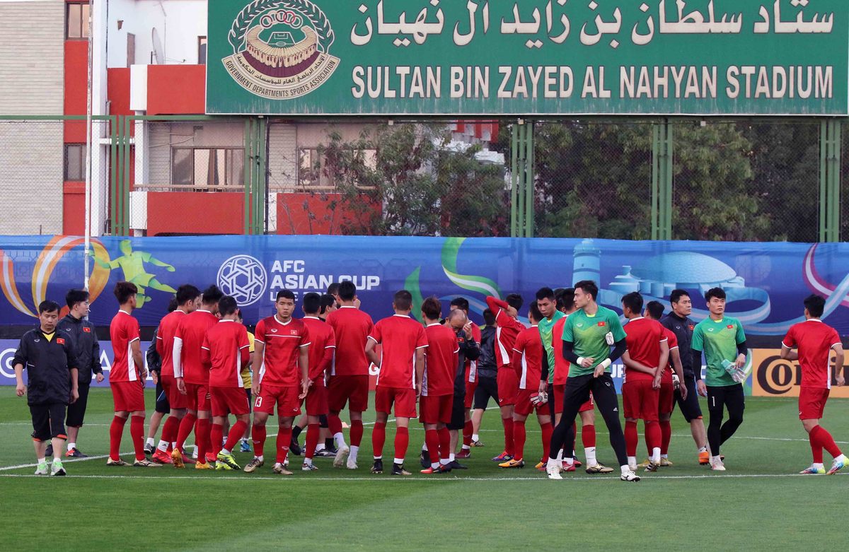 Tuyển Việt Nam tập buổi đầu tại UAE