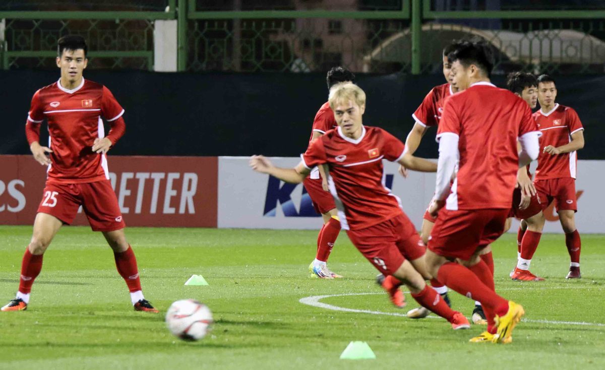 Tuyển Việt Nam tập buổi đầu tại UAE