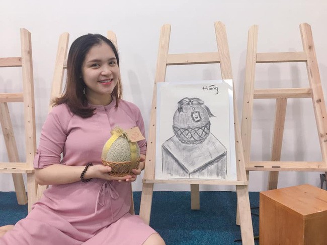 Chị Kính Hồng chính thức gia nhập team bỉm sữa, mới sinh con 1 tuần đã tái xuất với thần thái rạng rỡ