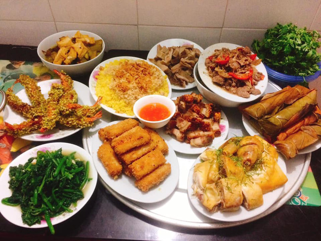 Cuối tuần chưa kịp nghỉ đã bị mẹ chồng bắt làm 4 mâm cơm đãi khách, nàng dâu nhanh trí chuẩn bị trong tích tắc khiến hội chị em trầm trồ khen ngợi