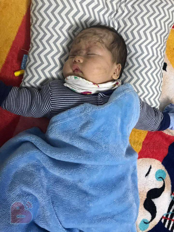 Tranh thủ nhờ con gái 2 tuổi rưỡi trông em trai, mẹ trẻ hối không kịp vì giao trứng cho ác