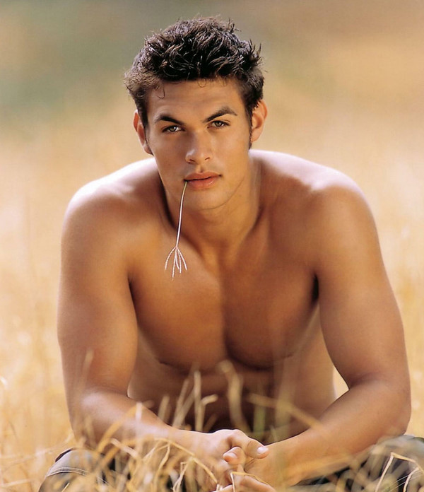 Vẻ nam tính, quyến rũ của người đàn ông đẹp nhất 2018 Jason Momoa