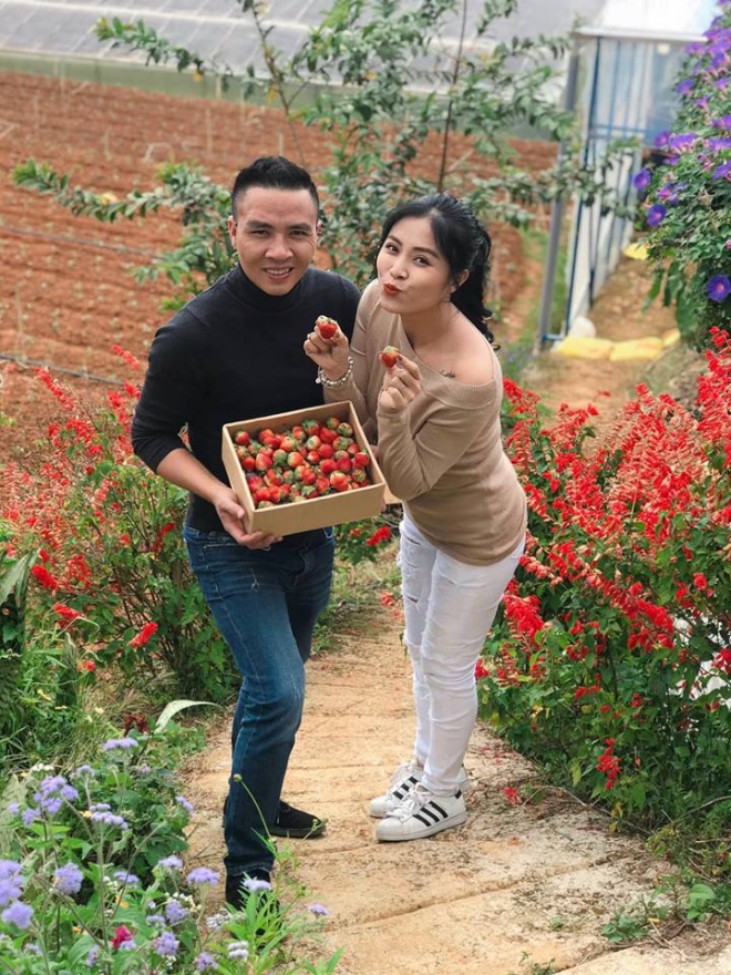 Vợ chồng MC Hoàng Linh tiếp tục khoe loạt ảnh tình tứ ở Đà Lạt