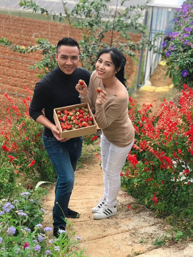 Vợ chồng MC Hoàng Linh tiếp tục khoe loạt ảnh tình tứ ở Đà Lạt