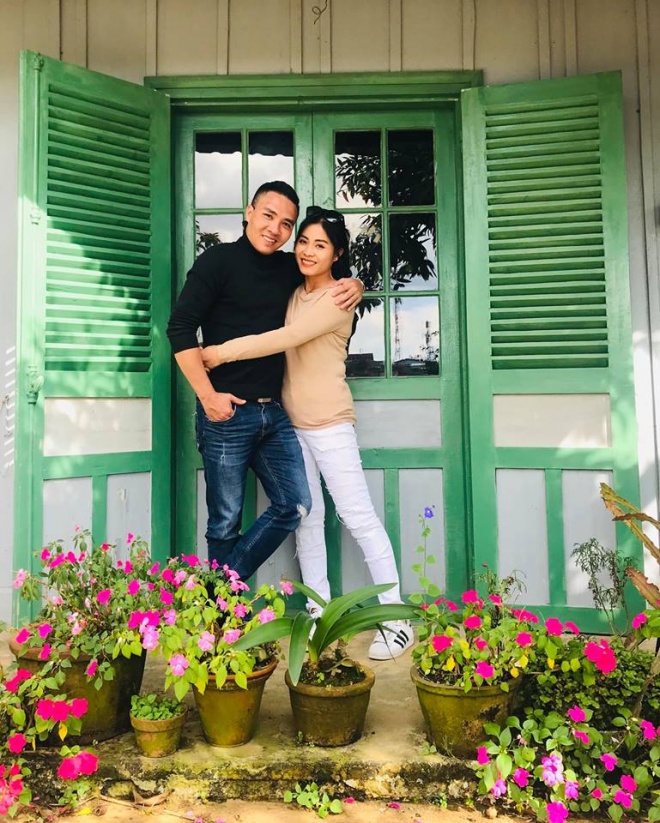 Vợ chồng MC Hoàng Linh tiếp tục khoe loạt ảnh tình tứ ở Đà Lạt