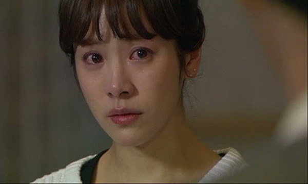 Vừa bước chân vào nhà, chồng nói một câu khiến vợ bế đứa con đỏ hỏn vừa sinh quay ngược ra ngay