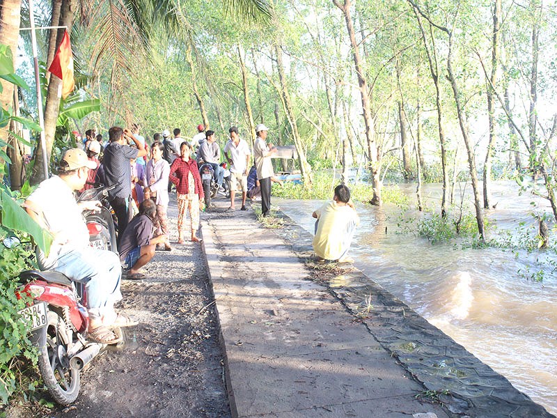 Vụ chìm sà lan trên sông Tiền: Đã tìm thấy 3 thi thể nạn nhân
