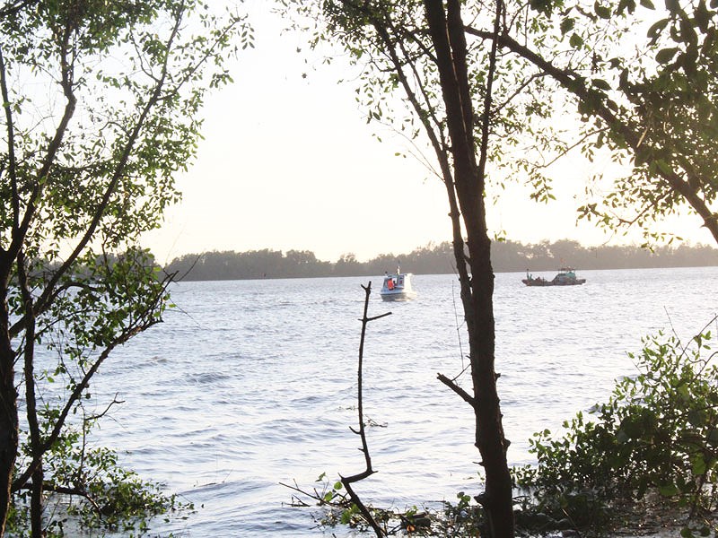 Vụ chìm sà lan trên sông Tiền: Đã tìm thấy 3 thi thể nạn nhân