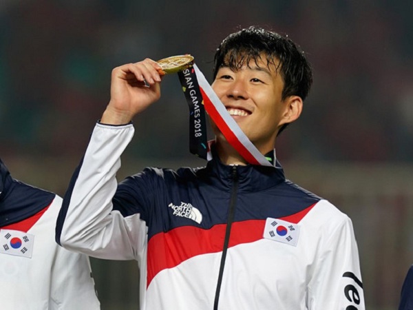 Quang Hải xếp trên Iniesta, Messi Thái ở giải Cầu thủ xuất sắc nhất châu Á 2018