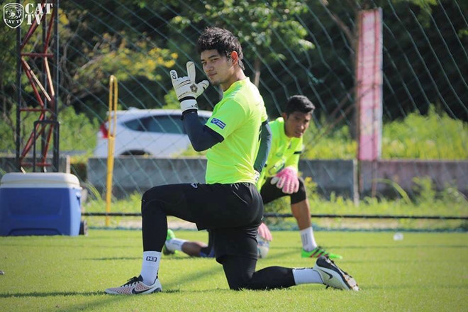 Thủ môn điển trai sẽ tranh suất bắt chính với Đặng Văn Lâm ở Thái Lan