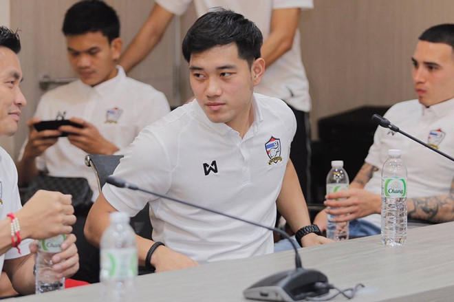 Thủ môn điển trai sẽ tranh suất bắt chính với Đặng Văn Lâm ở Thái Lan
