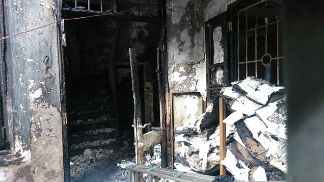 Căn nhà 4 tầng cháy rụi lúc sáng sớm
