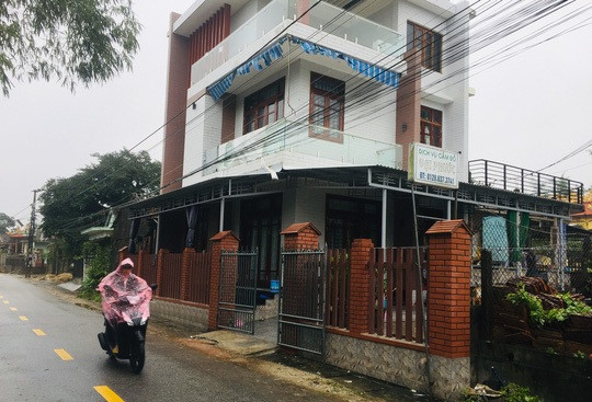 Đâm gục bé gái 10 tuổi trong tiệm cầm đồ, cướp dây chuyền vàng