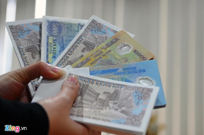 Ngân hàng than khó đổi tiền mới lì xì Tết, chợ đen bao nhiêu cũng có