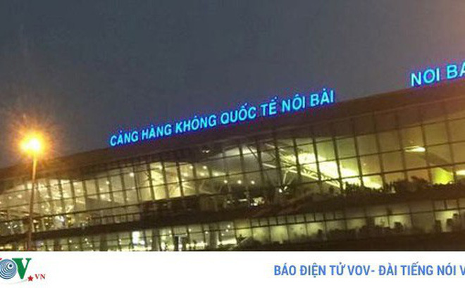 Thông tin mới về vụ xe biển xanh đón người nhà lãnh đạo ở cầu thang máy bay