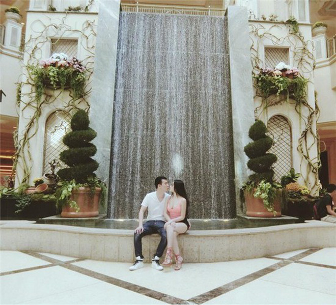 Sự trùng hợp bất ngờ trong cuộc sống của Tâm Tít và Huyền Baby, hai hotgirl đình đám trở thành bà hoàng sau khi kết hôn