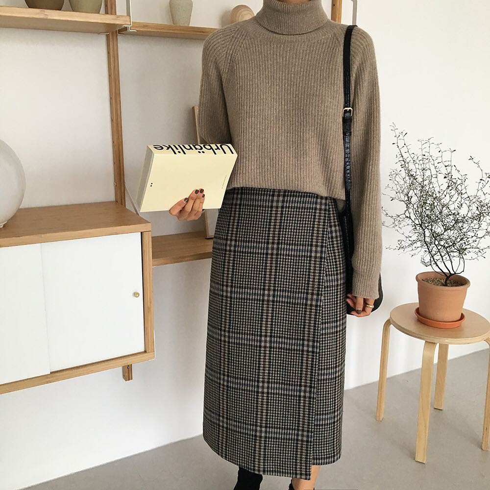 Khi tủ đồ của bạn có sẵn đôi ba chiếc áo len màu trung tính, việc mặc đẹp mỗi ngày sẽ chỉ là chuyện nhỏ!