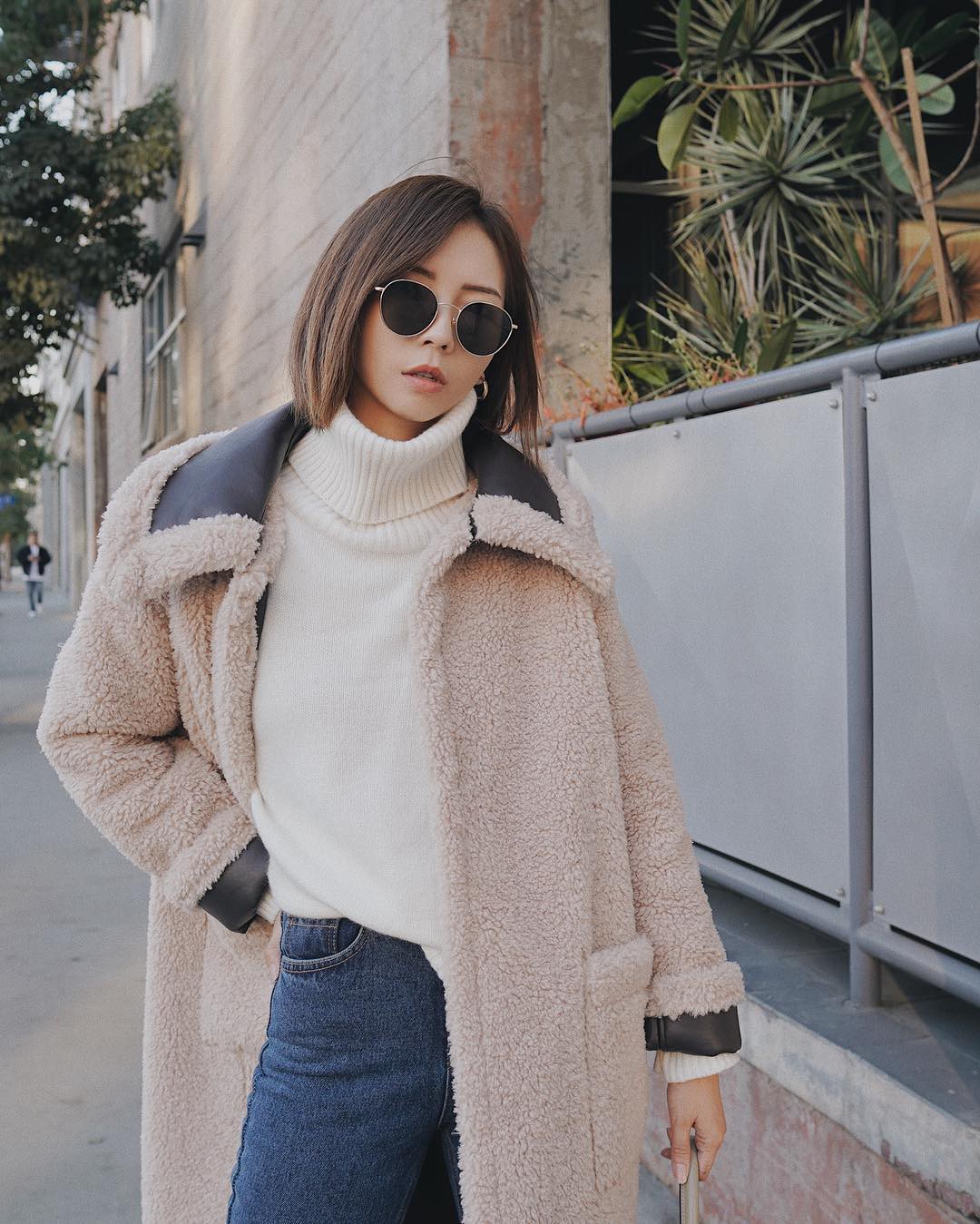 Khi tủ đồ của bạn có sẵn đôi ba chiếc áo len màu trung tính, việc mặc đẹp mỗi ngày sẽ chỉ là chuyện nhỏ!