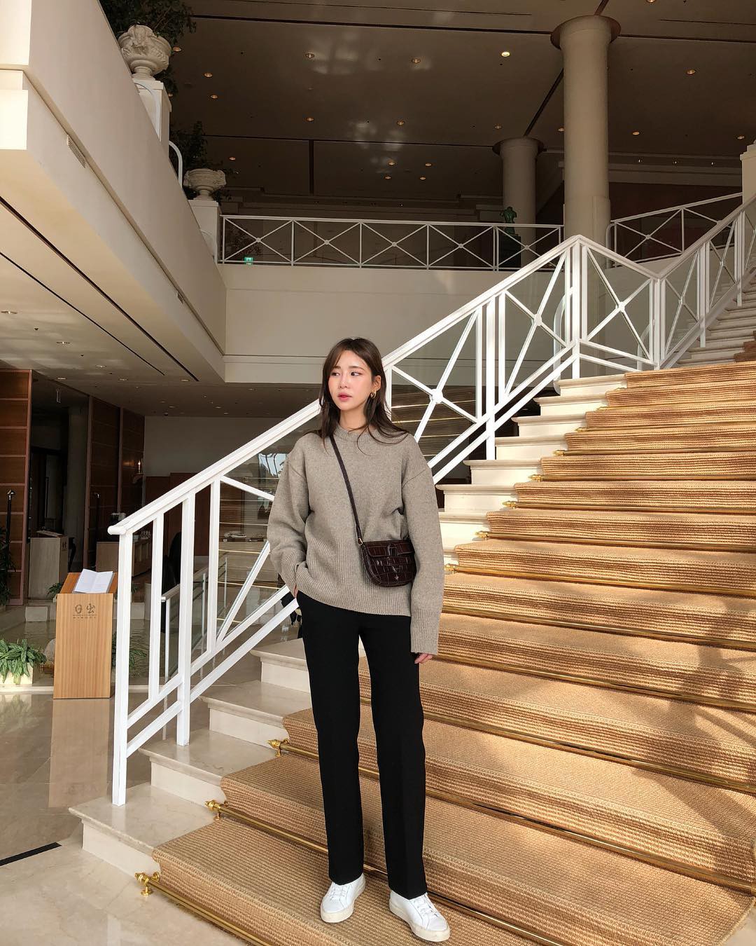 Khi tủ đồ của bạn có sẵn đôi ba chiếc áo len màu trung tính, việc mặc đẹp mỗi ngày sẽ chỉ là chuyện nhỏ!