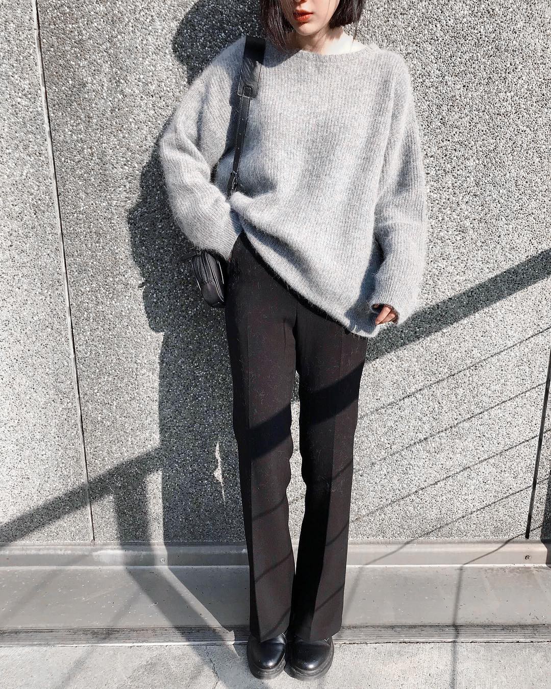 Khi tủ đồ của bạn có sẵn đôi ba chiếc áo len màu trung tính, việc mặc đẹp mỗi ngày sẽ chỉ là chuyện nhỏ!