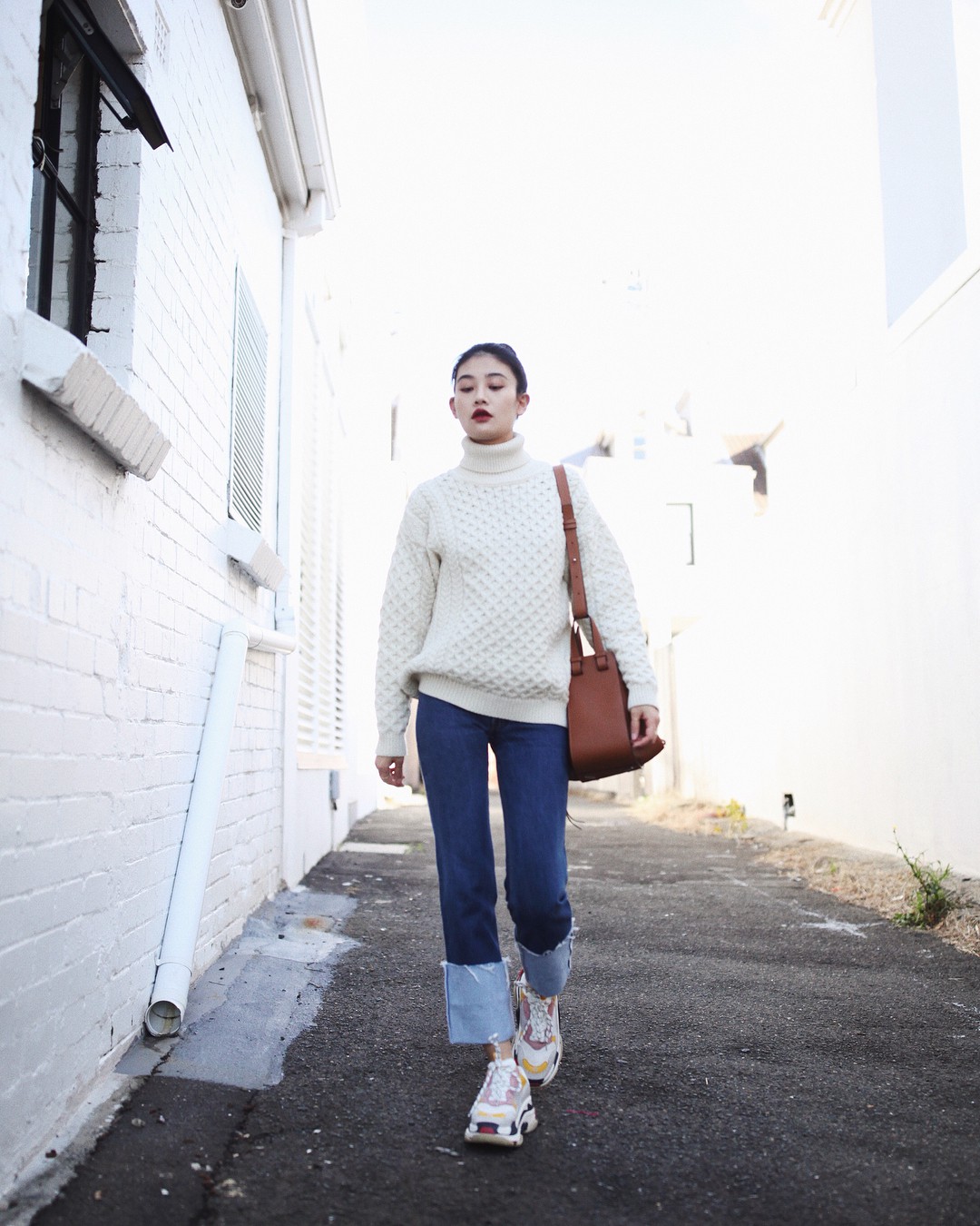 Khi tủ đồ của bạn có sẵn đôi ba chiếc áo len màu trung tính, việc mặc đẹp mỗi ngày sẽ chỉ là chuyện nhỏ!