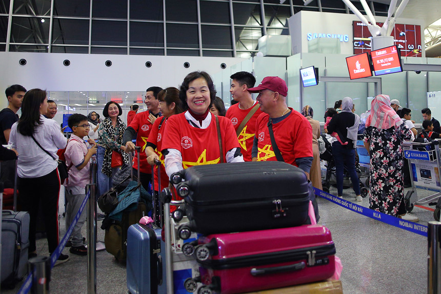 CĐV bắt đầu sang UAE tiếp lửa tuyển Việt Nam tại Asian Cup