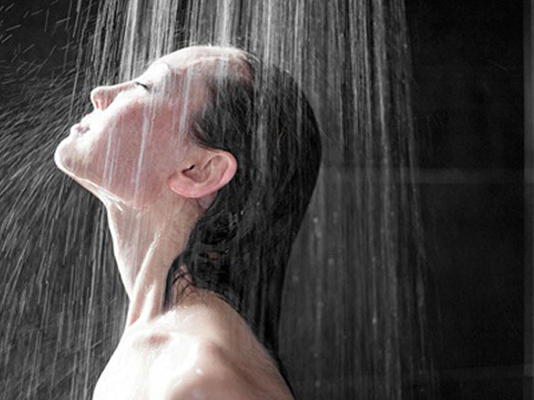 Những ai có thói quen tắm gội đêm cần đọc thông tin này để tránh ngất xỉu