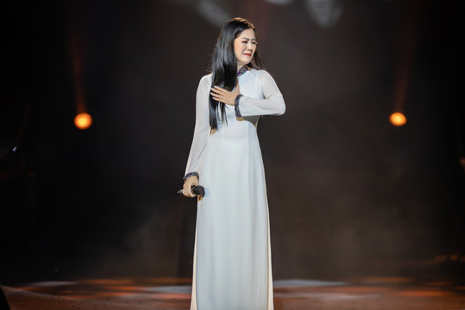 Ca sĩ Thu Phương, Đinh Hiền Anh liên tục bật khóc khi chia sẻ về cố nhạc sĩ An Thuyên