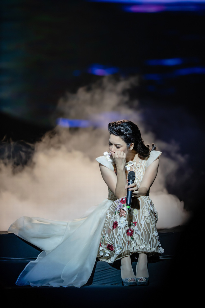 Ca sĩ Thu Phương, Đinh Hiền Anh liên tục bật khóc khi chia sẻ về cố nhạc sĩ An Thuyên