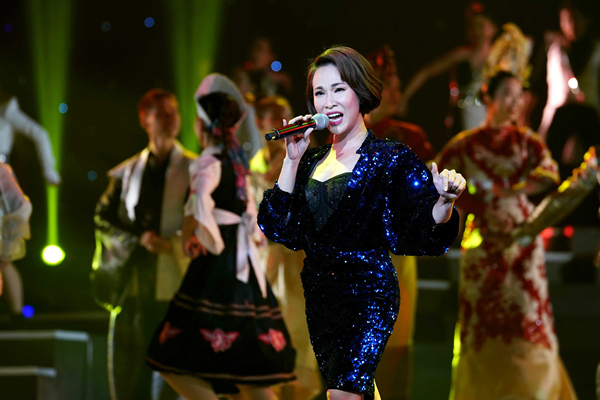 Duyên dáng Việt Nam 2018: Lệ Quyên hát sai lời và nhiều sạn