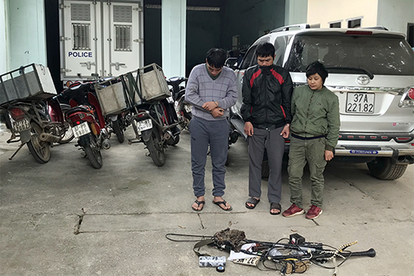 ‘Nữ quái’ cầm đầu đường dây câu trộm chó bằng ô tô