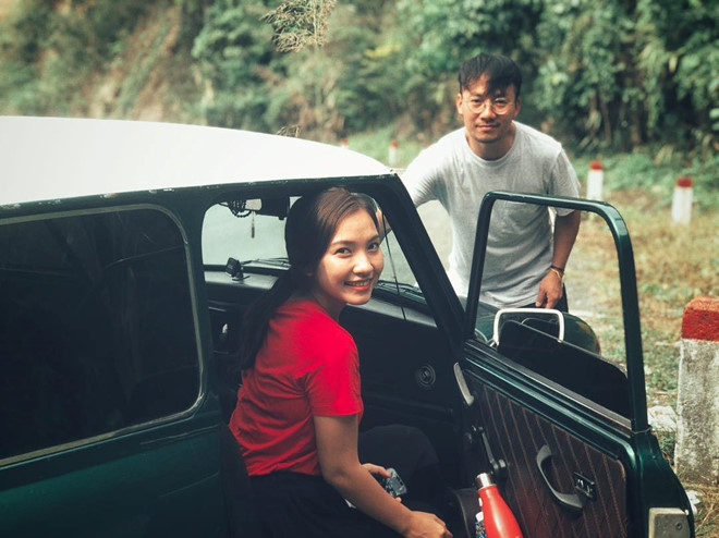 Những khoảnh khắc đời thường của rapper Tiến Đạt và bà xã 9X