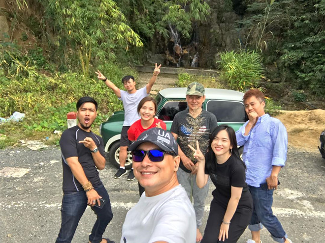 Những khoảnh khắc đời thường của rapper Tiến Đạt và bà xã 9X