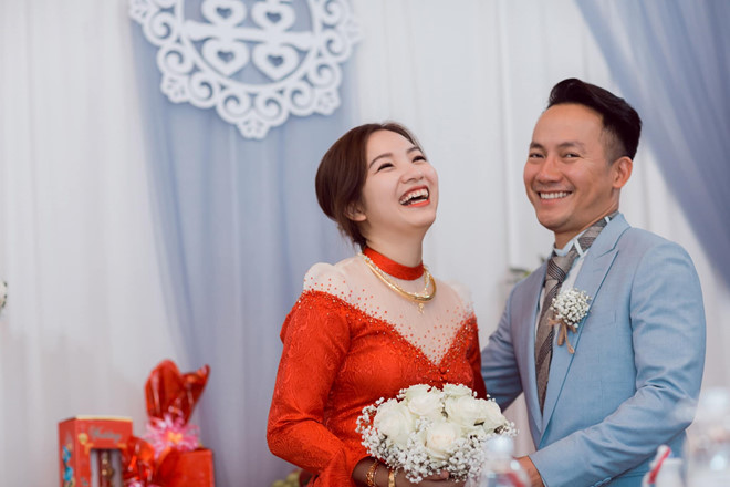 Những khoảnh khắc đời thường của rapper Tiến Đạt và bà xã 9X