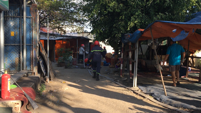 7 căn phòng trọ cùng 1 nhà dân bị cháy rụi lúc sáng sớm ở Sài Gòn