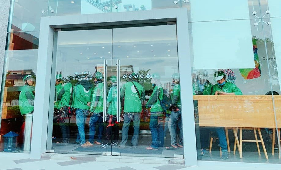 Lala đã rút lui, các công ty giao đồ ăn khác có mãi đốt tiền?