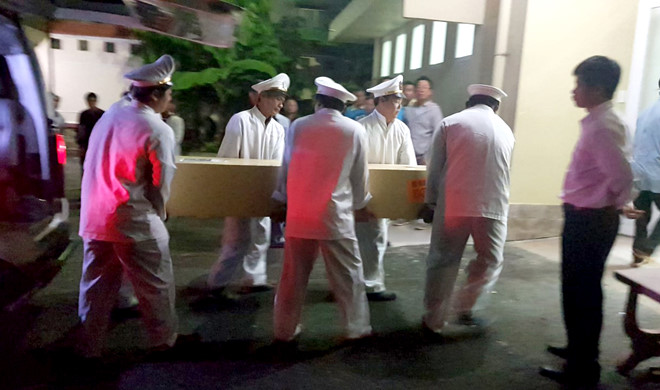 Người thân vật vã bên quan tài nạn nhân trong vụ đánh bom ở Ai Cập